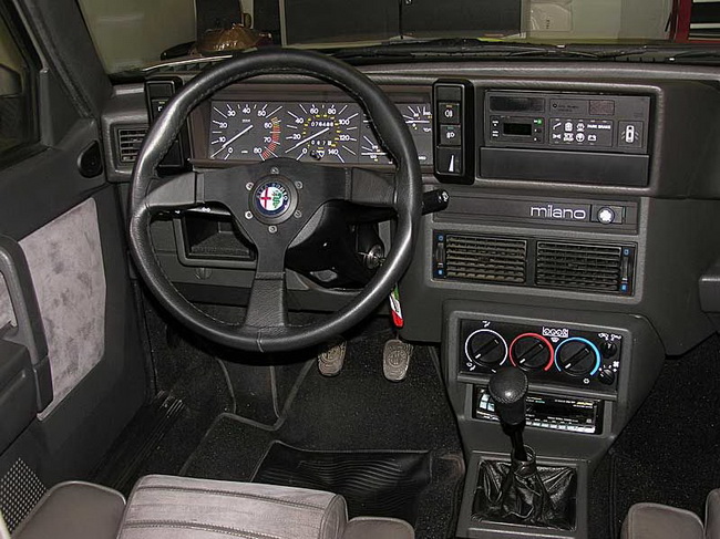 Alfa Romeo 75: 4 фото