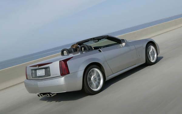 Cadillac XLR-V: 12 фото