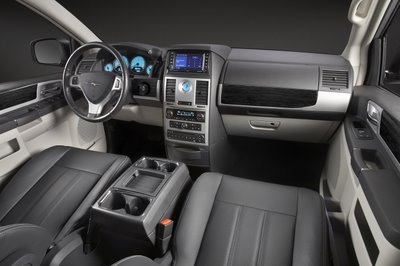 Chrysler Grand Voyager: 7 фото