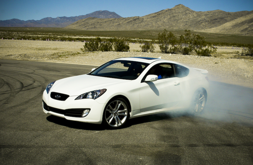 Hyundai Genesis Coupe: 3 фото