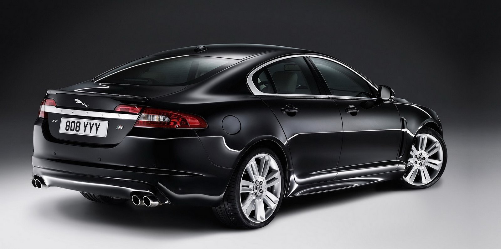 Jaguar XFR: 3 фото