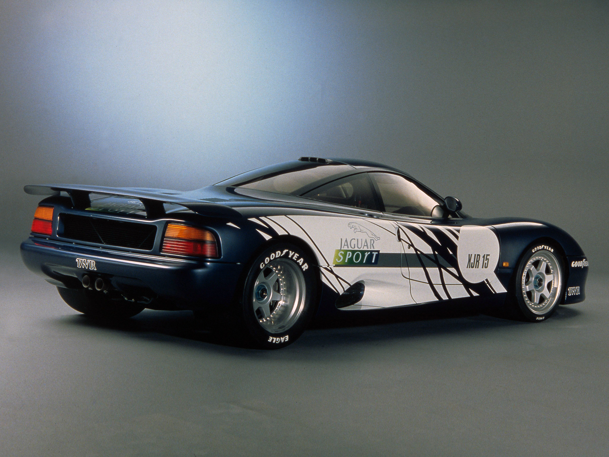 Jaguar XJR-15: 10 фото