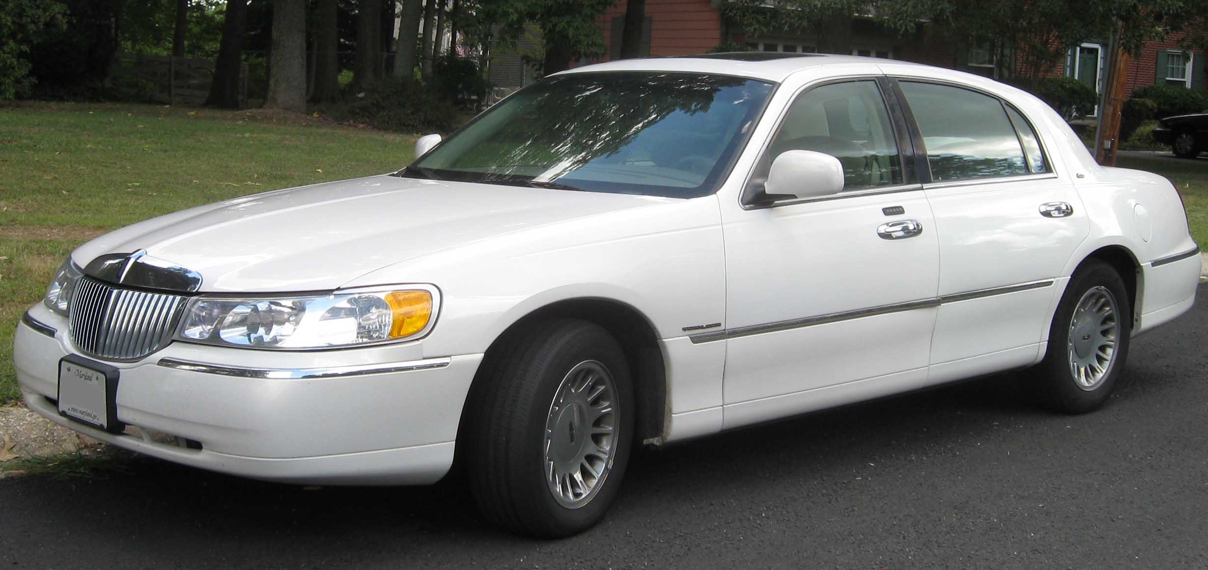 Lincoln Town Car: 5 фото