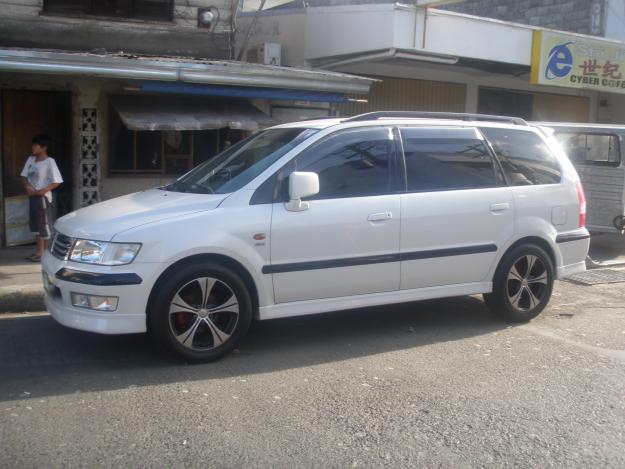 Mitsubishi Chariot Grandis: 11 фото