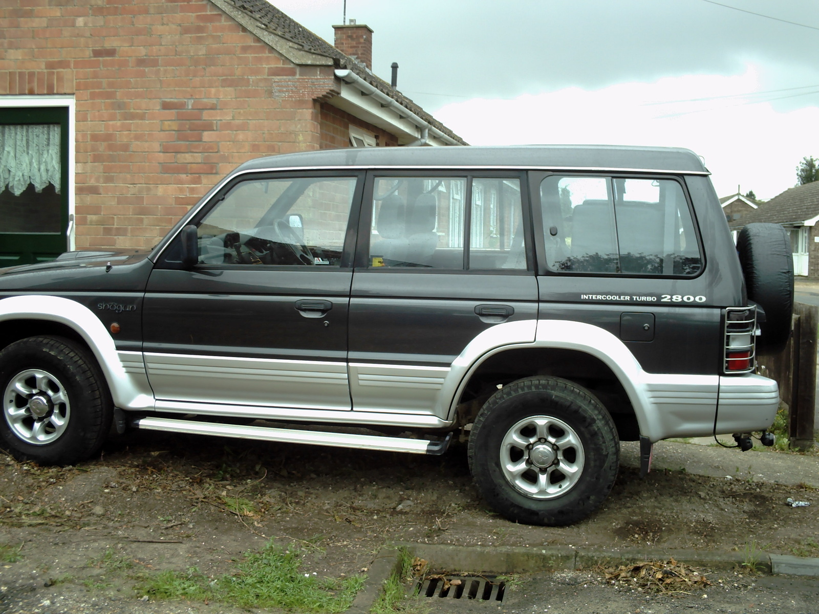 Mitsubishi Shogun: 2 фото