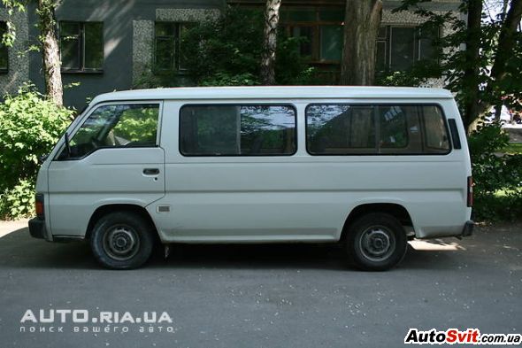 Nissan Urvan: 8 фото