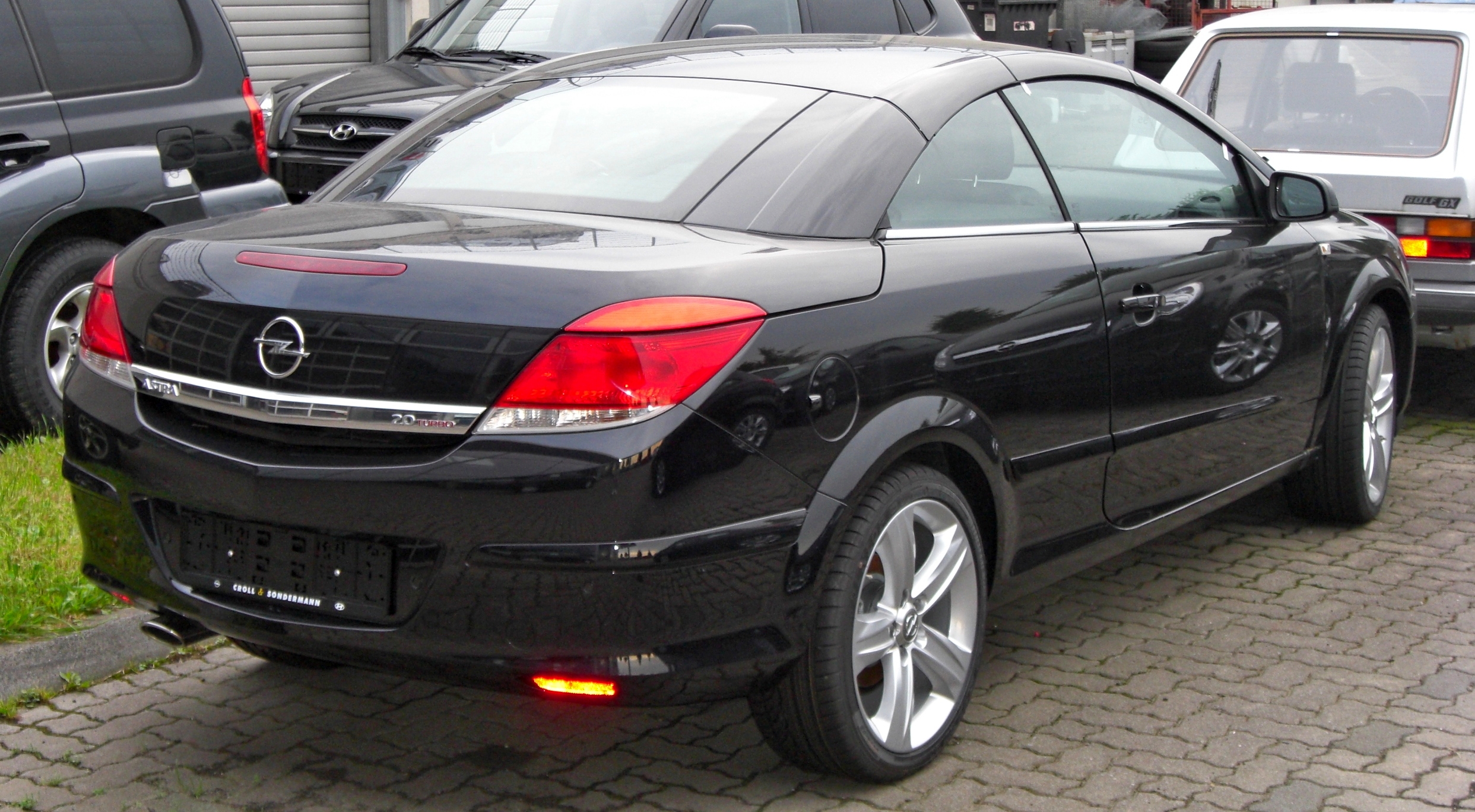 Opel Astra Twin Top: 12 фото