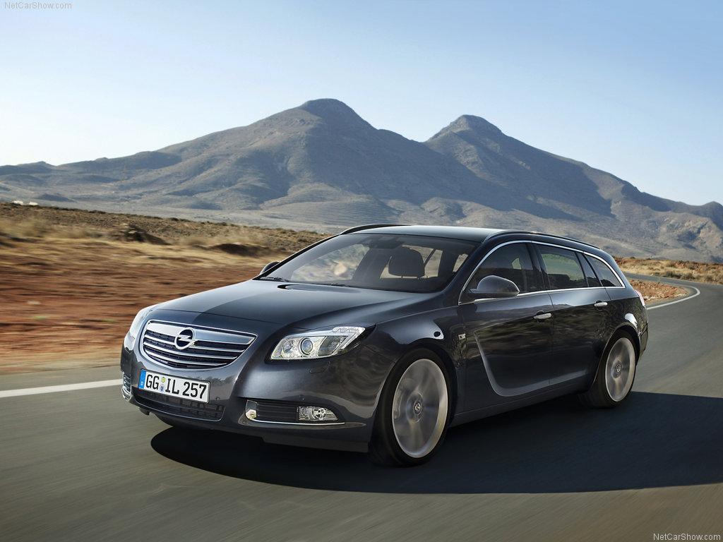 Opel Insignia Sports Tourer: 12 фото