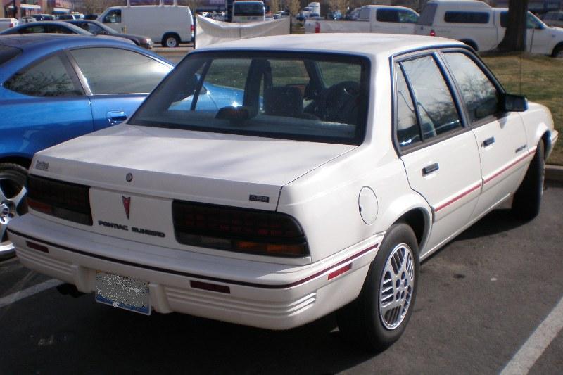 Pontiac Sunbird: 10 фото