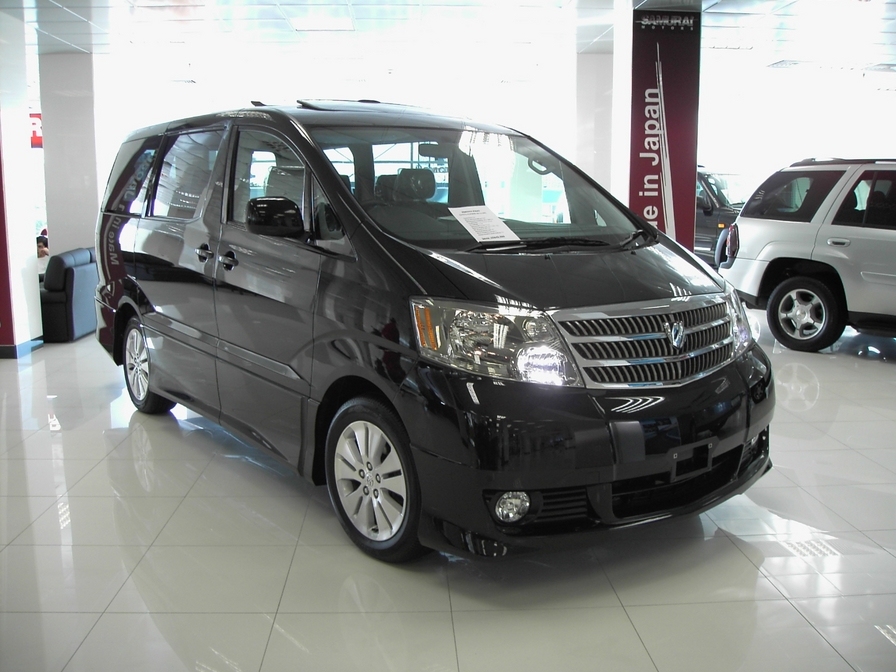 Toyota Alphard: 1 фото