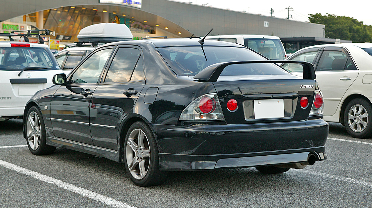 Toyota Altezza: 4 фото