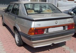 Alfa Romeo 75: 2 фото