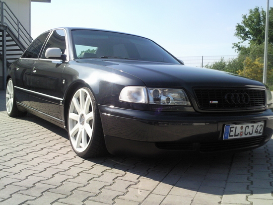 Audi A8 D2: 2 фото