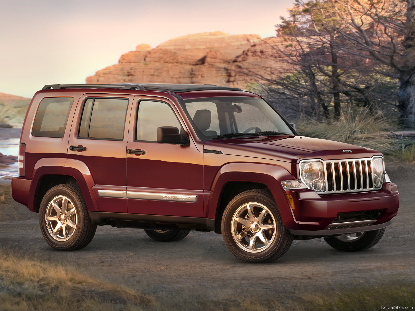 Jeep Liberty: 9 фото