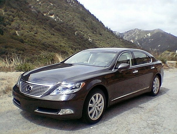 Lexus LS: 2 фото