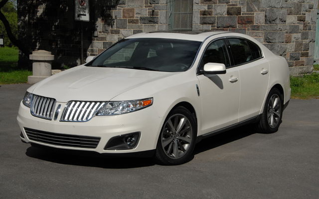 Lincoln MKS: 6 фото