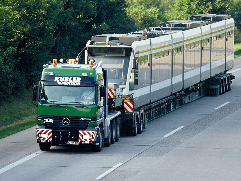 Mercedes Actros: 2 фото