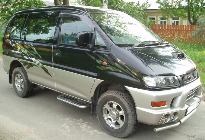 Mitsubishi Delica: 11 фото