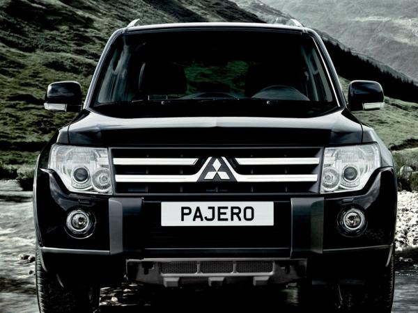 Mitsubishi Pajero IV 3D: 11 фото