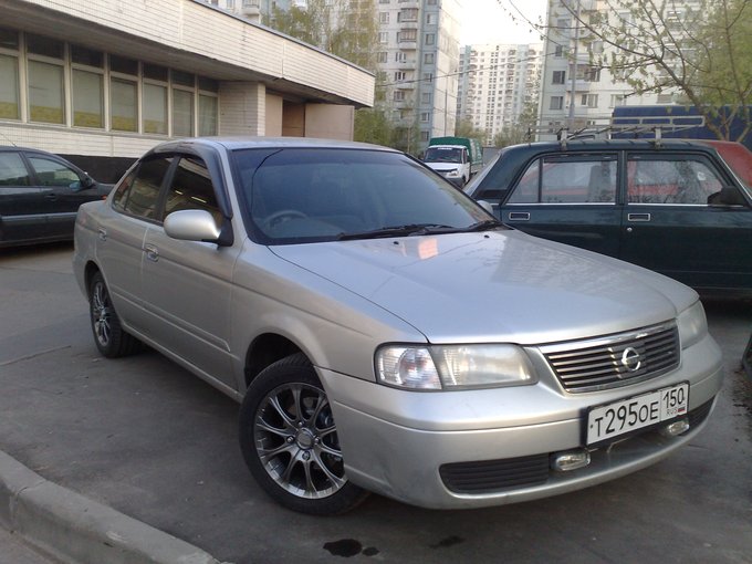 Nissan Sunny: 4 фото