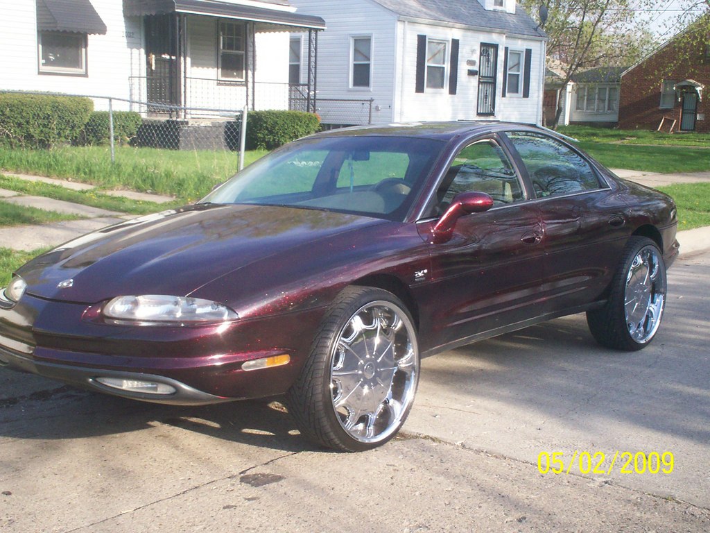 Oldsmobile Aurora: 1 фото