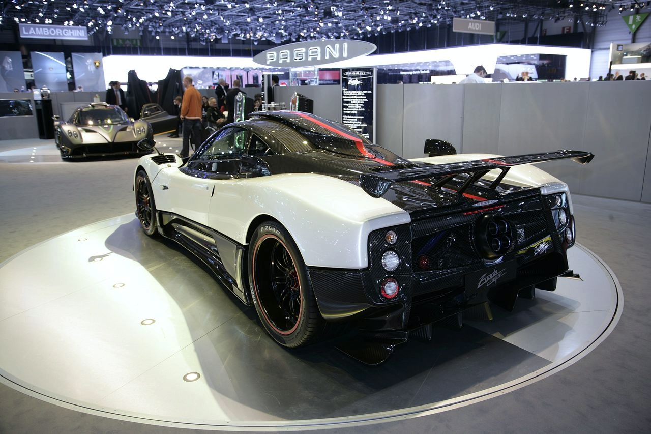 Pagani Zonda Cinque: 11 фото