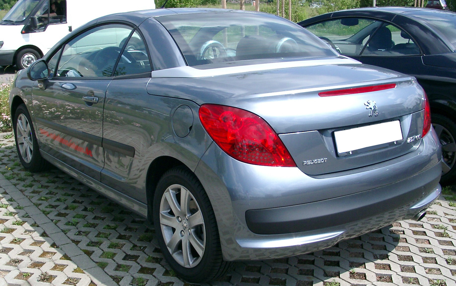 Peugeot 207 CC: 11 фото