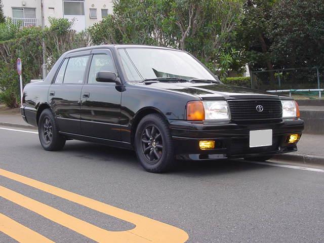 Toyota Crown S130: 9 фото